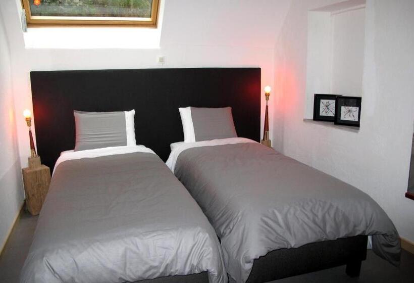 חדר סטודיו סטנדרד, Stone Station