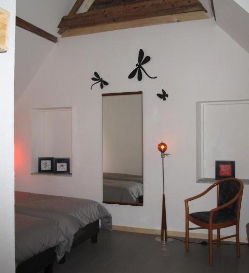 חדר סטודיו סטנדרד, Stone Station