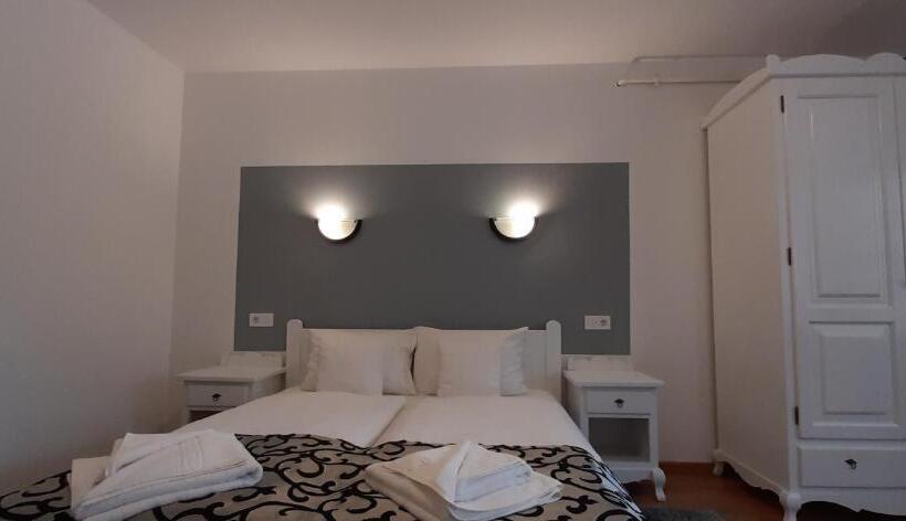 Superior Room King Size Bed, Gasthof Clara