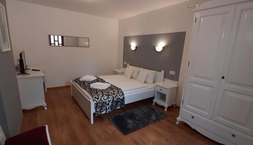 Superior Room King Size Bed, Gasthof Clara