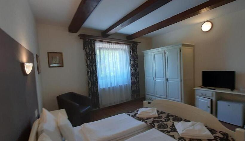 Deluxe Room King Size Bed, Gasthof Clara