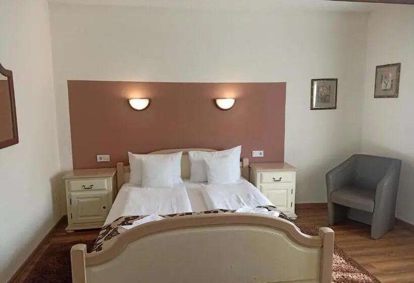 Deluxe Room King Size Bed, Gasthof Clara