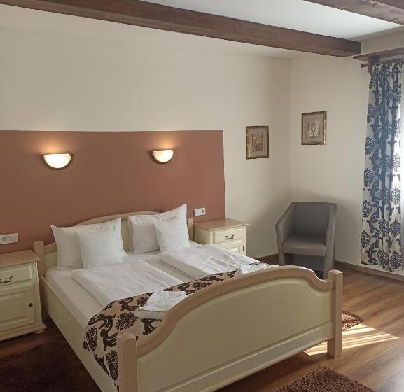 Deluxe Room King Size Bed, Gasthof Clara