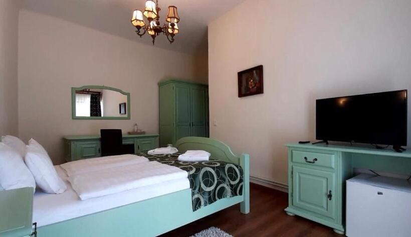 Standard Room King Size Bed, Gasthof Clara