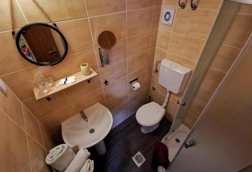 اتاق لوکس, Guest House Relić