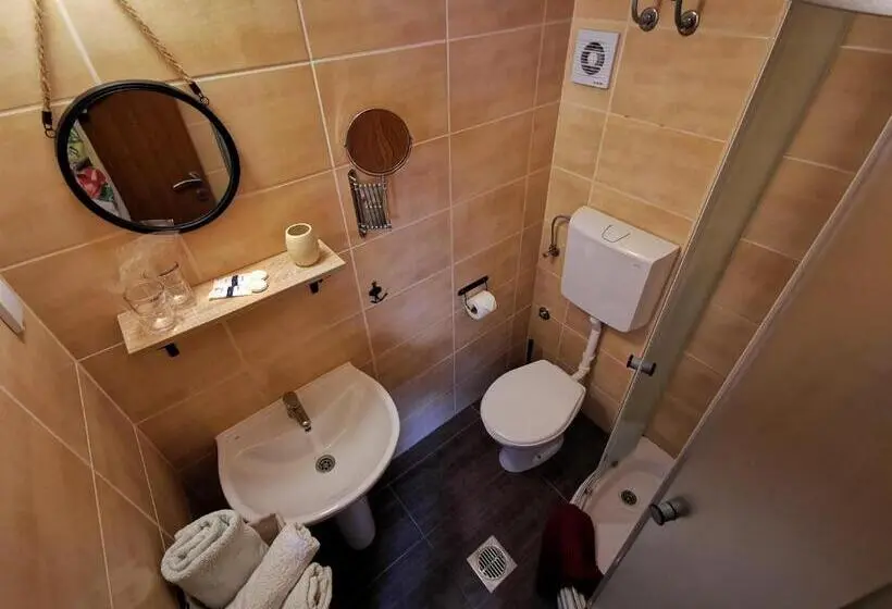 اتاق لوکس, Guest House Relić
