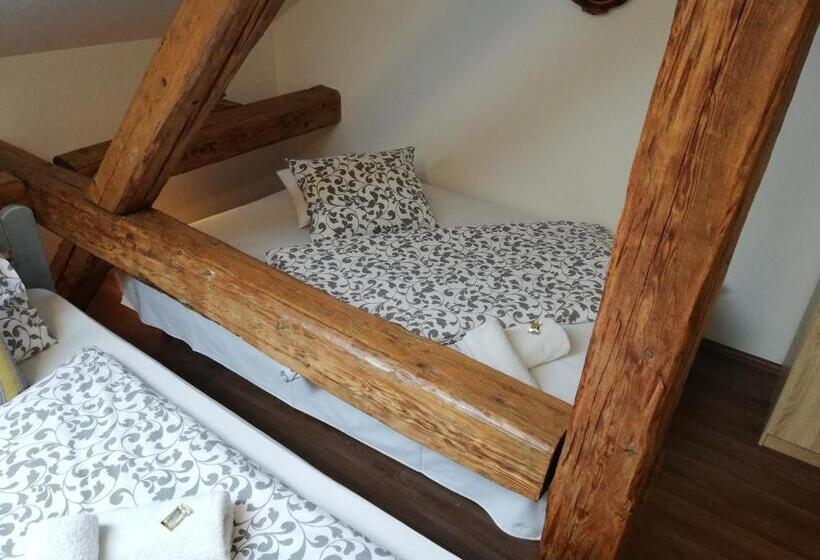 اتاق لوکس, Guest House Relić