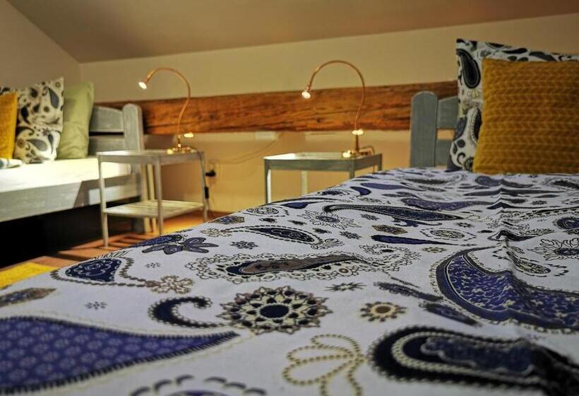 اتاق لوکس, Guest House Relić