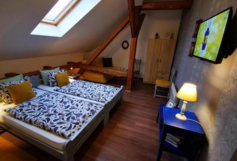 اتاق لوکس, Guest House Relić