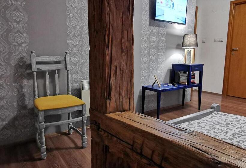 اتاق لوکس, Guest House Relić