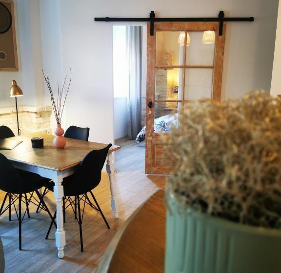 آپارتمان 1 خوابه, Guest House Relić