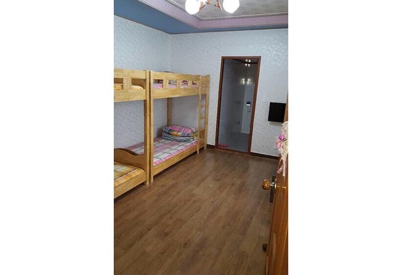 חדר משפחתי, Jeju Sunflower Guest House