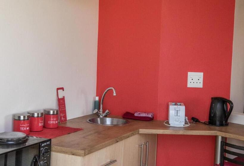 اتاق استاندارد, Stay Cleverly Self Catering Apartments