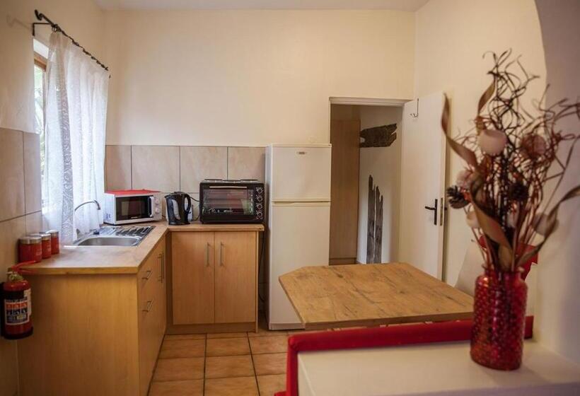 اتاق خانوادگی, Stay Cleverly Self Catering Apartments
