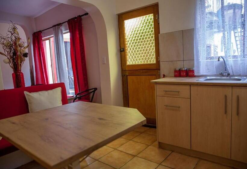 اتاق خانوادگی, Stay Cleverly Self Catering Apartments