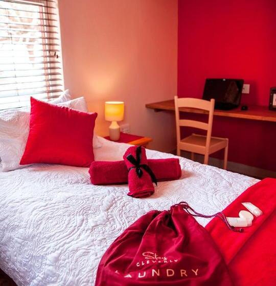 اتاق اکونومی, Stay Cleverly Self Catering Apartments