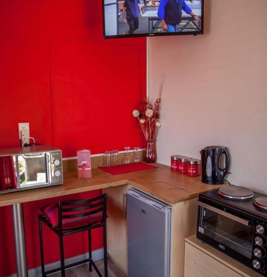 اتاق اکونومی, Stay Cleverly Self Catering Apartments