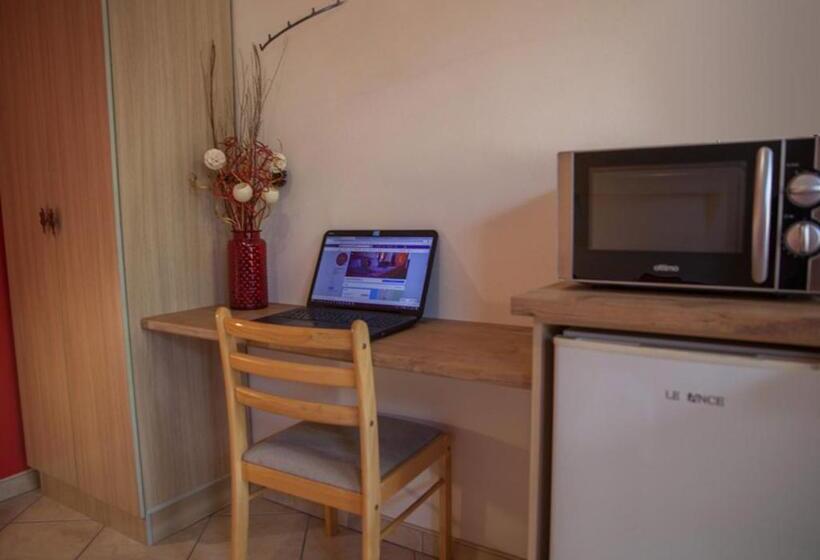 اتاق استاندارد, Stay Cleverly Self Catering Apartments