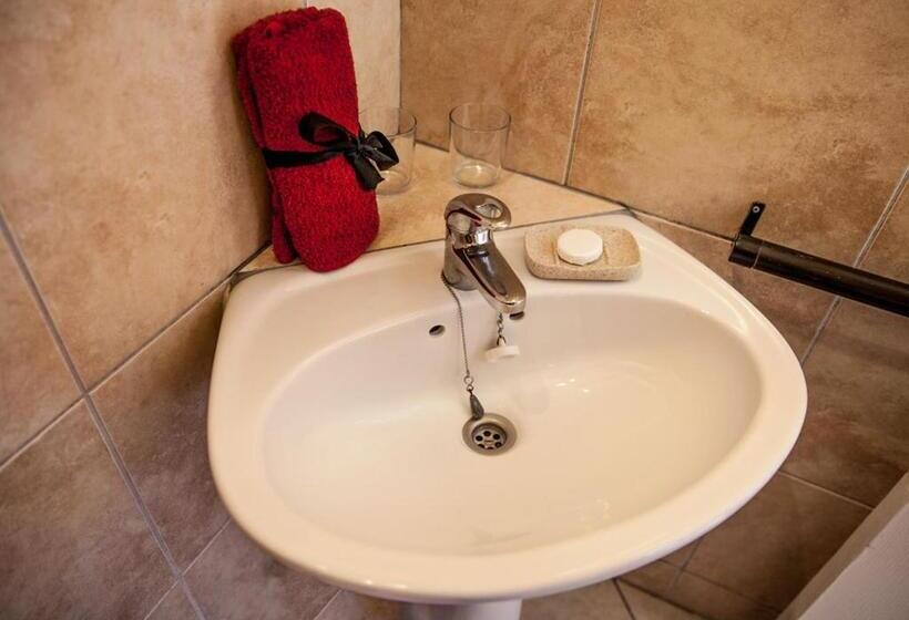 اتاق استاندارد, Stay Cleverly Self Catering Apartments