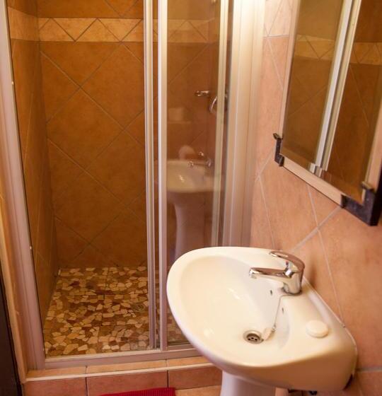 اتاق استاندارد, Stay Cleverly Self Catering Apartments