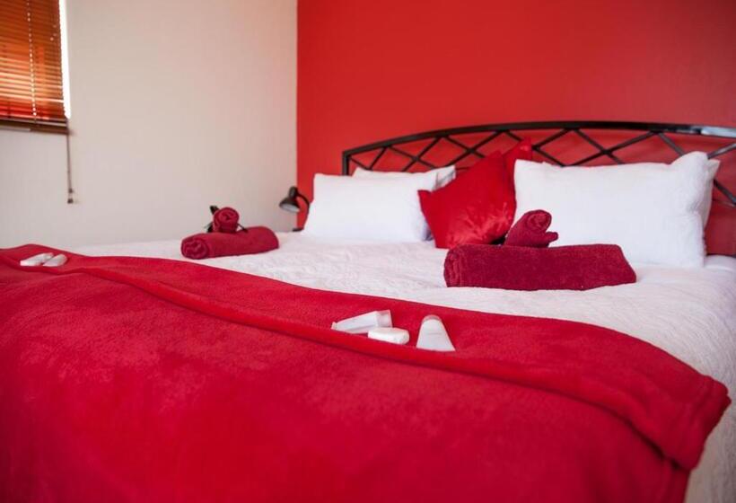 اتاق استاندارد, Stay Cleverly Self Catering Apartments