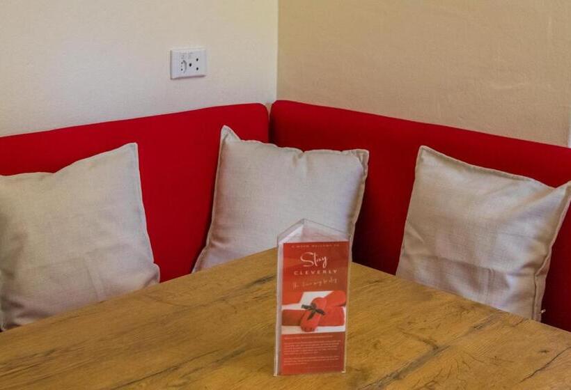 اتاق خانوادگی, Stay Cleverly Self Catering Apartments