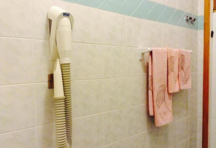 エコノミートリプルルーム, Sorriso