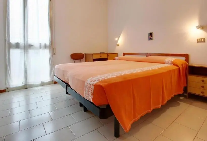 Economy Triple Room, Sorriso