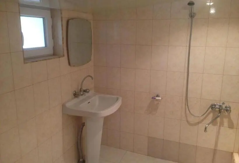 اتاق عادی یک تخته, Gokor B&b