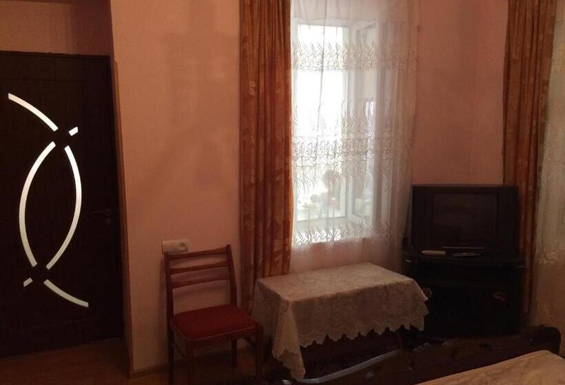 标准间, Gokor B&b
