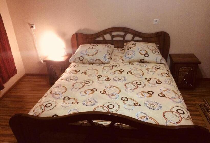 غرفة عائلية, Gokor B&b