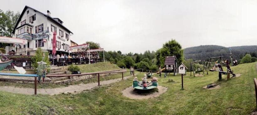 Camera Standard, Resort Mezná