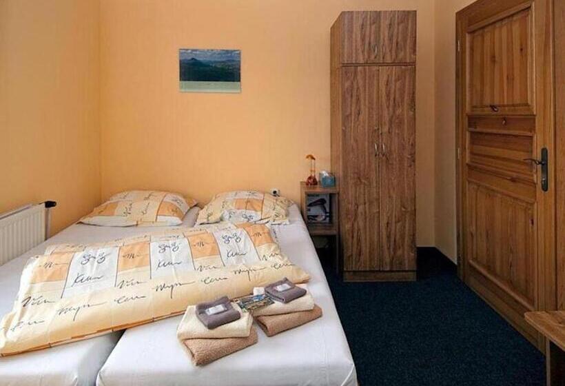 Camera Standard, Resort Mezná