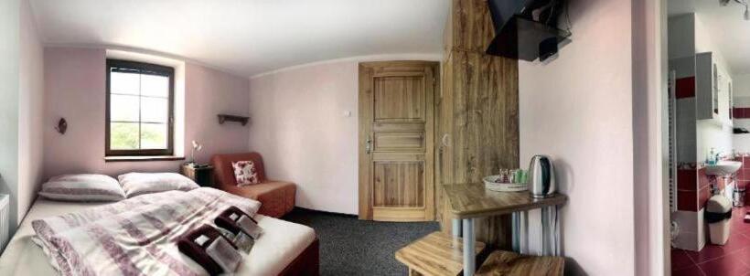 Camera Standard, Resort Mezná