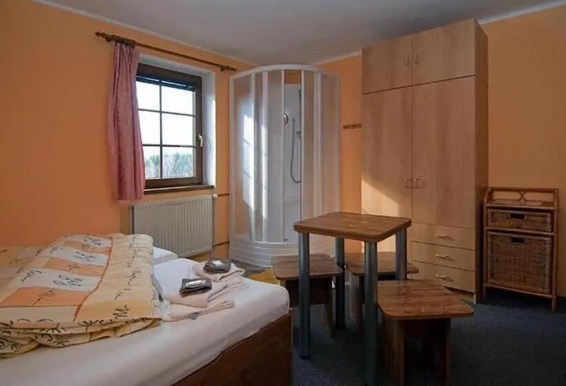 Standard Neljän Hengen Huone, Resort Mezná