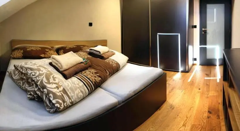 Talo 4 Makuuhuonetta, Resort Mezná