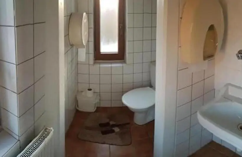 Basic Yhden Hengen Huone, Resort Mezná