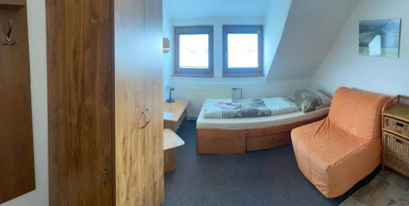 Basic Yhden Hengen Huone, Resort Mezná
