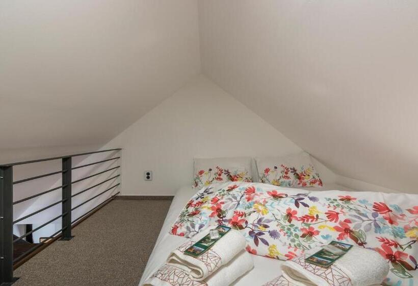 Camera Quadrupla Standard, Resort Mezná