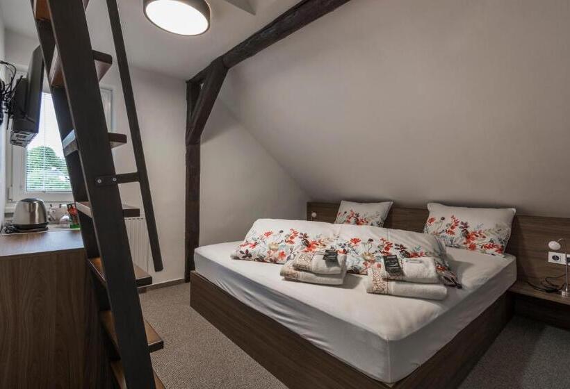 Camera Quadrupla Standard, Resort Mezná