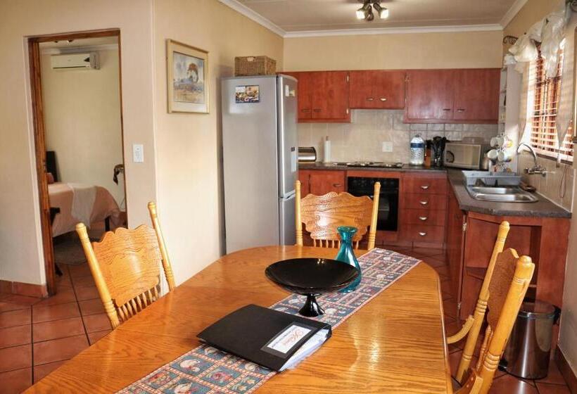 דירת שני חדרים, Kairos Home