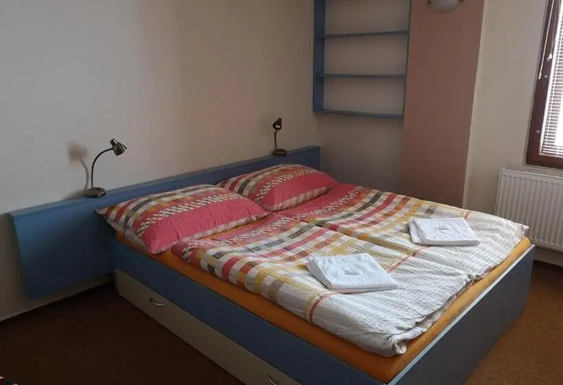 Quarto Quádruplo Standard, Riegrova Chata Kozákov