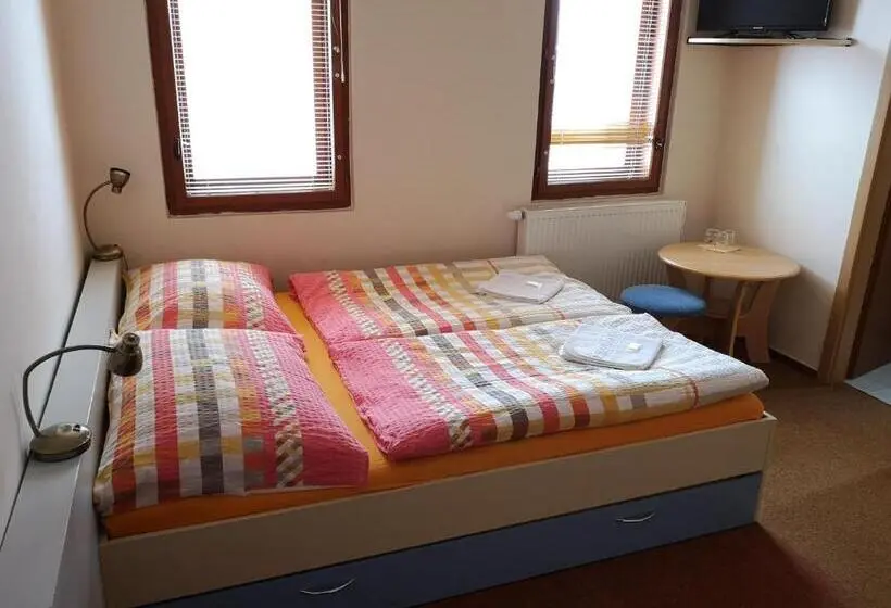 Quarto Quádruplo Standard, Riegrova Chata Kozákov