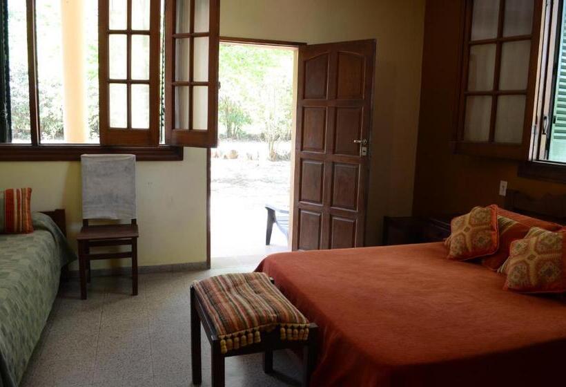 חדר סטנדרט לשלושה עם נוף לגינה, Hostal La Gloria