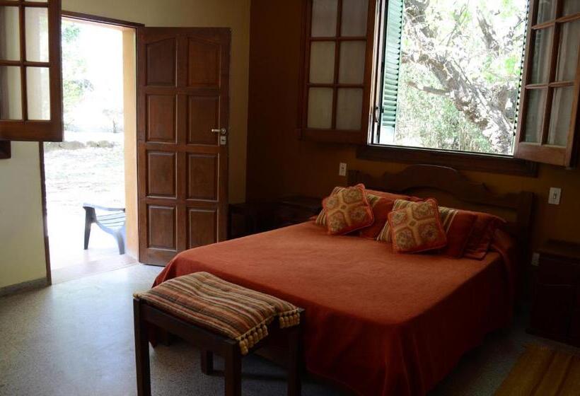 اتاق استاندارد سه تخته با چشم‌انداز باغ, Hostal La Gloria