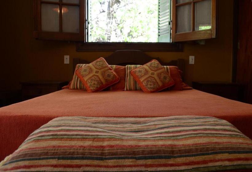 חדר סטנדרט לשלושה עם נוף לגינה, Hostal La Gloria