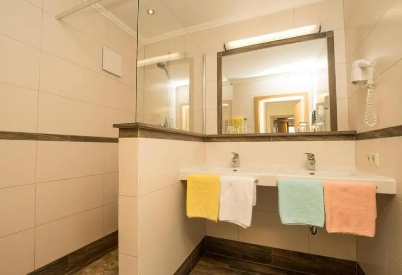 2 Bedroom Apartment, Aparthotel Weningeralm