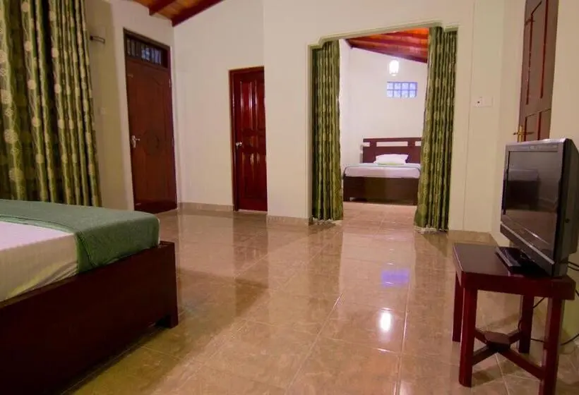 Family Room Mountain View, Kandyan Hideout