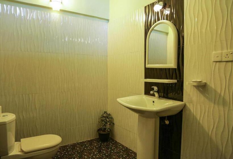 Номер Стандарт, Kandyan Hideout