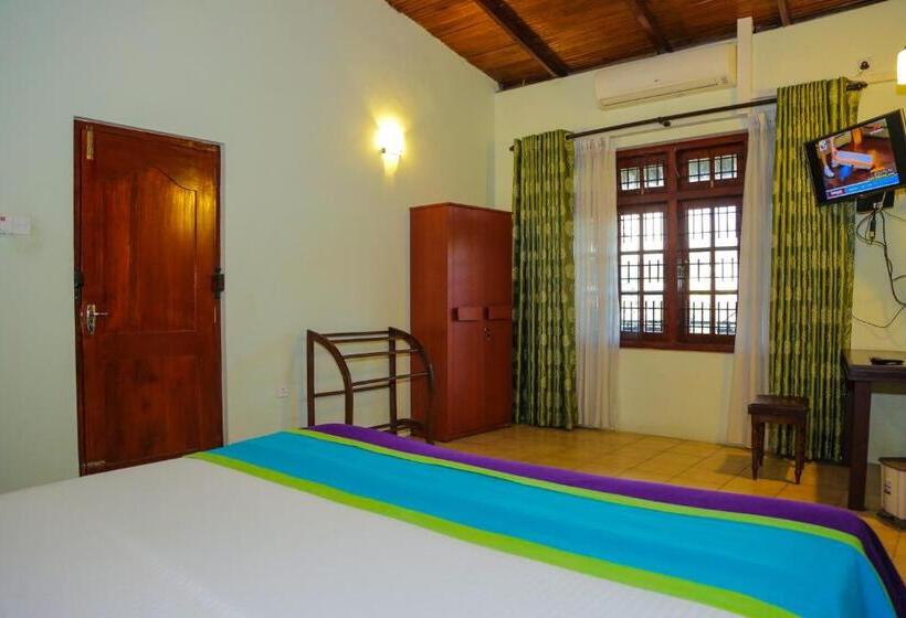 Номер Стандарт, Kandyan Hideout
